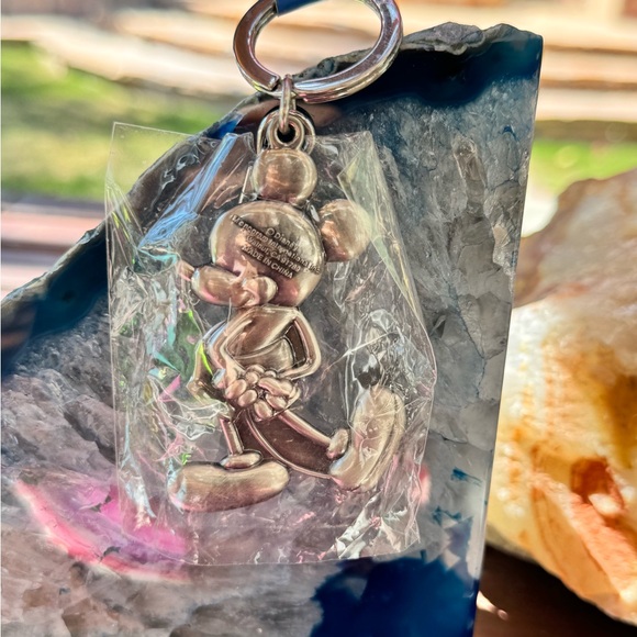 Disney Mickey Pewter 2D Keychain - Picture 6 of 7